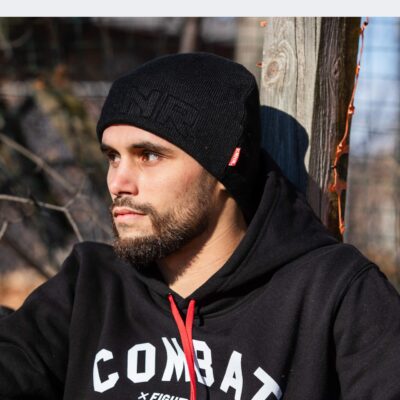 Gorro Negro en relieve